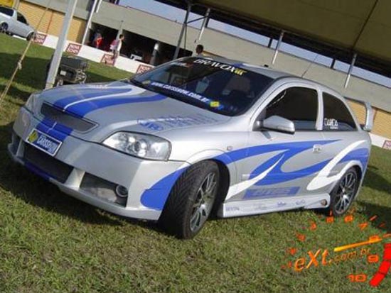 Campeonato de som automotivo e carros rebaixados agita o domingo