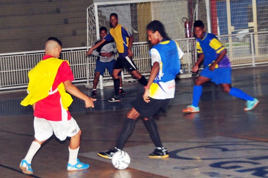 Equipe de futsal de Bragança Paulista estreia com vitória no